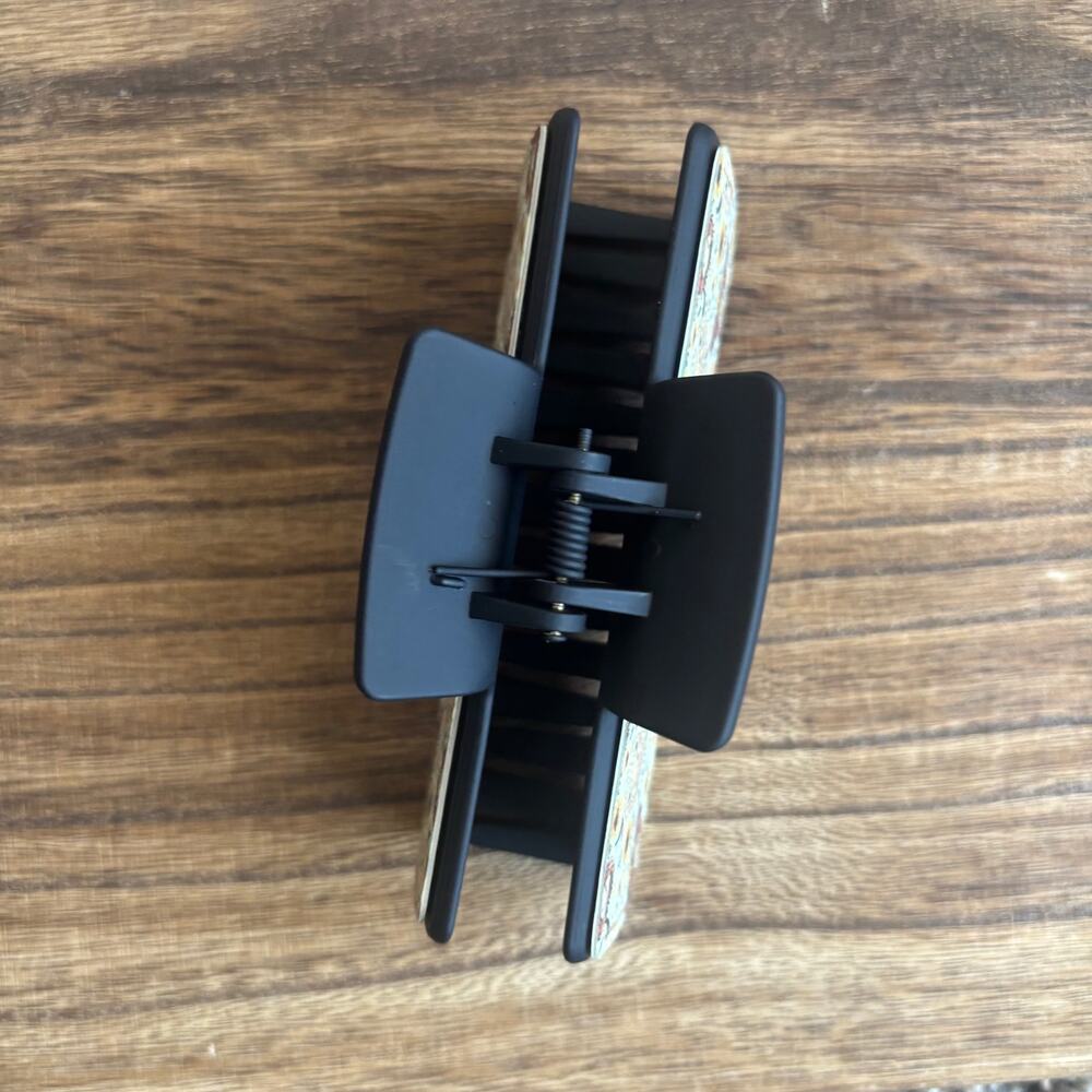 Highland Cow Sunflower Claw Clip - Picture 5 of 5